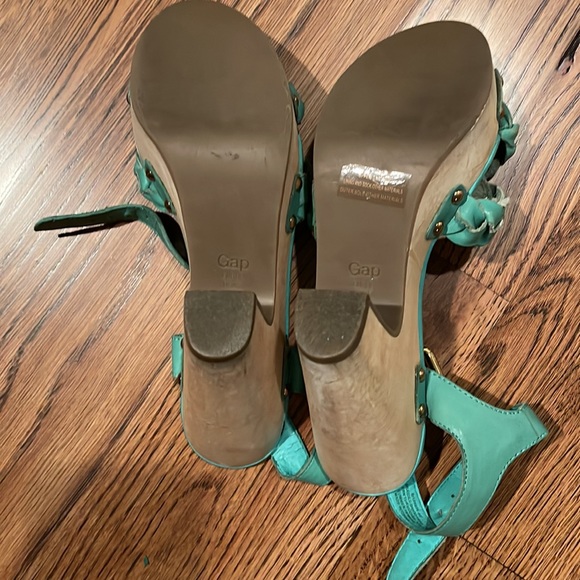 Cute colorful platform sandals. - Picture 9 of 9